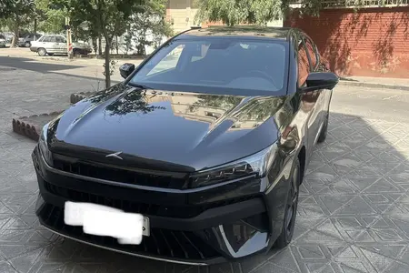 مزایده خودرو کی ام سی، J7 اتوماتیک