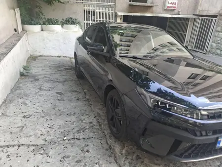 مزایده خودرو کی ام سی، J7 اتوماتیک