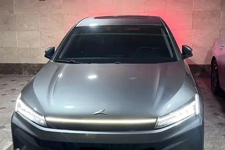 مزایده خودرو کی ام سی، J7 اتوماتیک