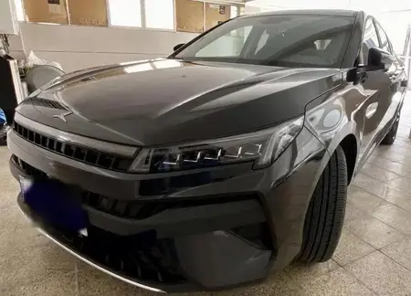 مزایده خودرو کی ام سی، J7 اتوماتیک