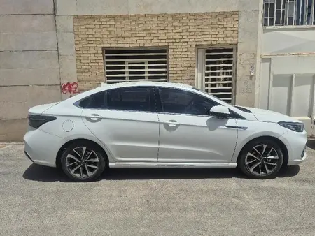 مزایده خودرو فونیکس، آریزو 6 پرو اتوماتیک