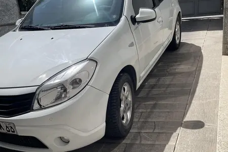 مزایده خودرو رنو، ساندرو اتوماتیک