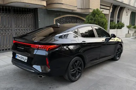 مزایده خودرو کی ام سی، J7 اتوماتیک