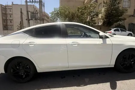 مزایده خودرو کی ام سی، J7 اتوماتیک