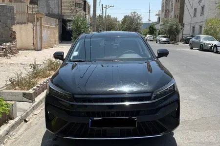 مزایده خودرو کی ام سی، J7 اتوماتیک