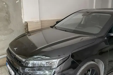مزایده خودرو کی ام سی، J7 اتوماتیک