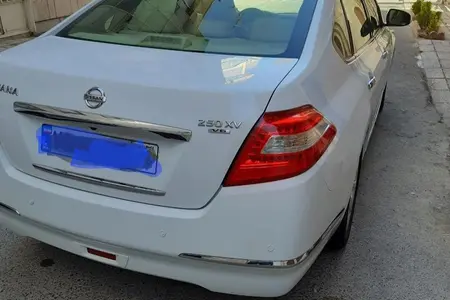 مزایده خودرو نیسان، تی ینا اتوماتیک