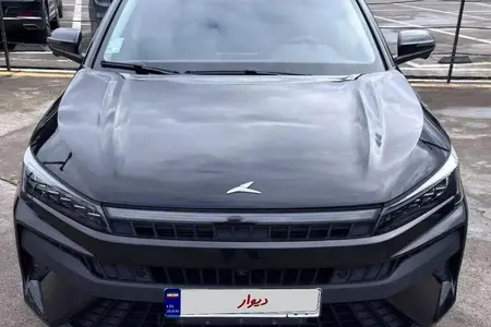 مزایده خودرو کی ام سی، J7 اتوماتیک