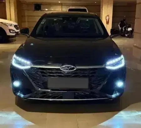 مزایده خودرو فونیکس، آریزو 8 (Z8) اکسلنت