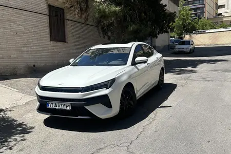 مزایده خودرو کی ام سی، J7 اتوماتیک
