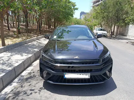 مزایده خودرو کی ام سی، J7 اتوماتیک
