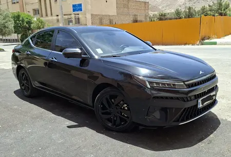 مزایده خودرو کی ام سی، J7 اتوماتیک