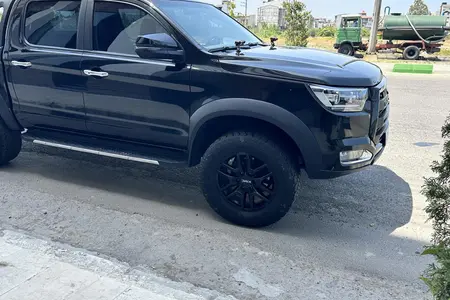 مزایده خودرو کی ام سی، T8 دنده ای