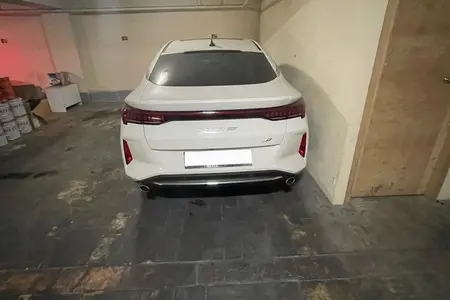 مزایده خودرو کی ام سی، J7 اتوماتیک