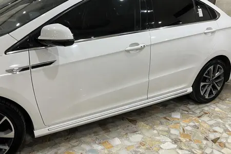 مزایده خودرو فونیکس، آریزو 6 پرو اتوماتیک
