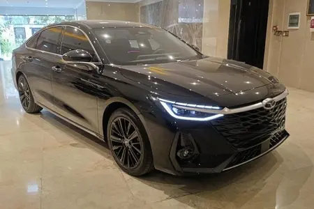 مزایده خودرو فونیکس، آریزو 8 (Z8) اکسلنت