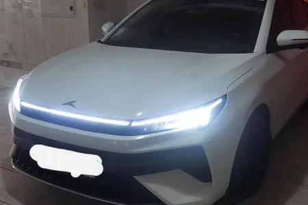 مزایده خودرو کی ام سی، J7 اتوماتیک