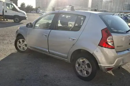 مزایده خودرو رنو، ساندرو اتوماتیک