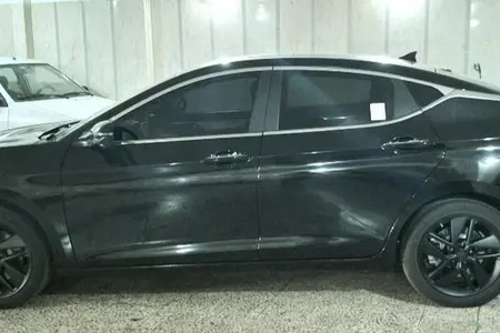 مزایده خودرو کی ام سی، J7 اتوماتیک