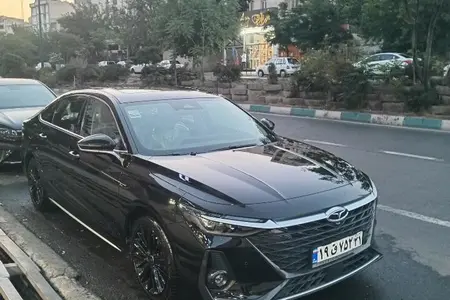 مزایده خودرو فونیکس، آریزو 8 (Z8) اکسلنت