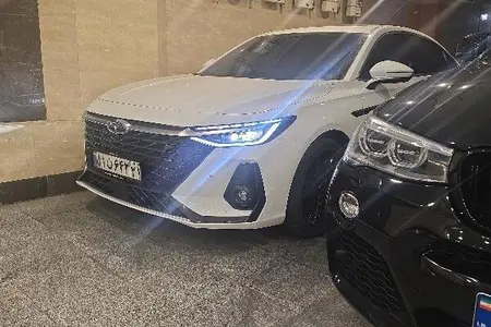 مزایده خودرو فونیکس، آریزو 8 (Z8) اکسلنت