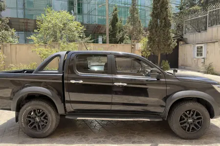 مزایده خودرو کی ام سی، T8 دنده ای