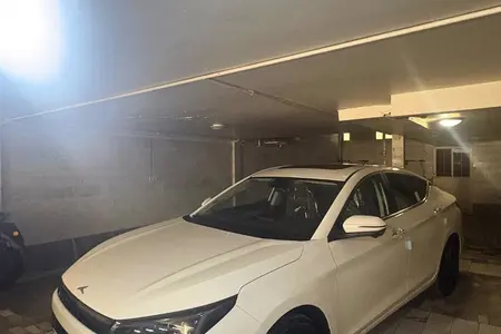 مزایده خودرو کی ام سی، J7 اتوماتیک